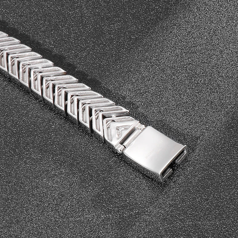 18mm Wide Arrow Polished Men's Stainless Steel Bracelet.