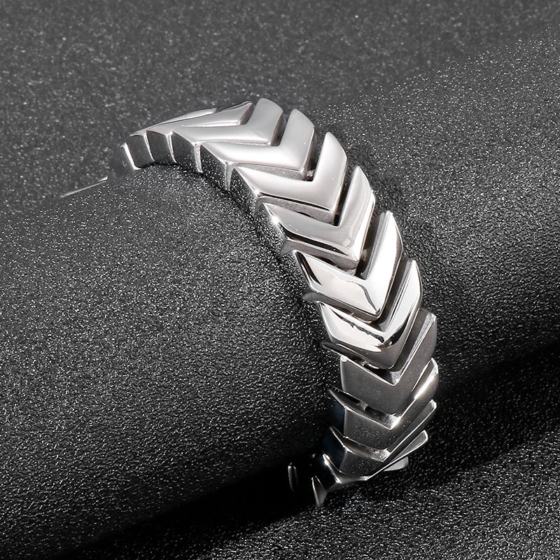 18mm Wide Arrow Polished Men's Stainless Steel Bracelet.