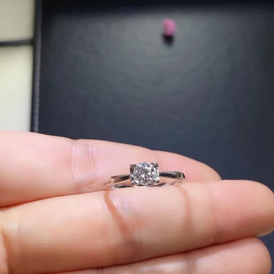 1.6 Gram 18K White Gold Moissanite Ring for Office Woman.