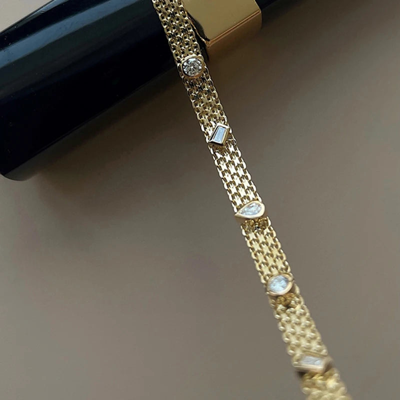 18K Yellow Gold Diamonds Senior Banquet Jewelry Bracelet For Women.