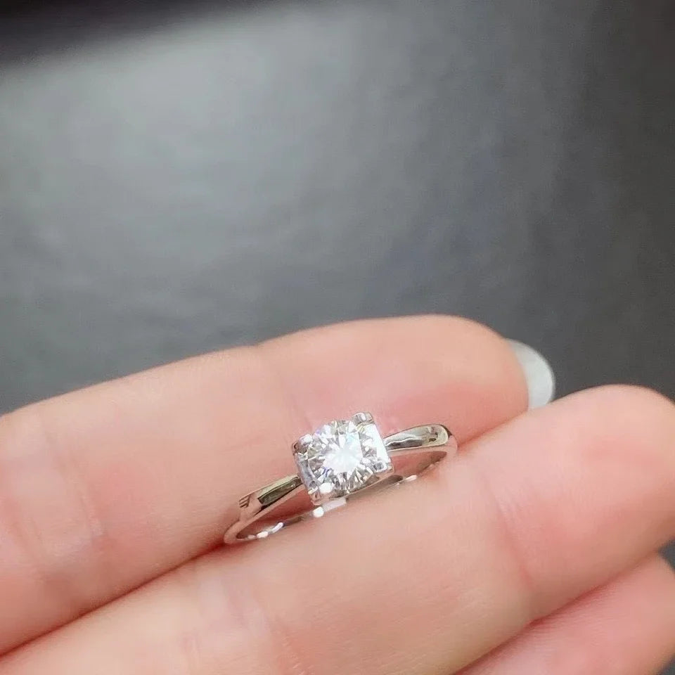 1.6 Gram 18K White Gold Moissanite Ring for Office Woman.